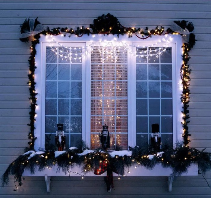 How to decorate windows for christmas outside