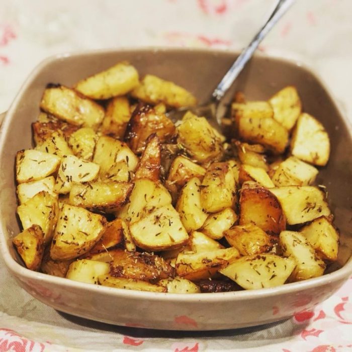 How to cook greek style roasted potatoes