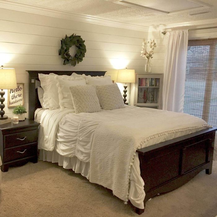 How to decorate a room with shiplap