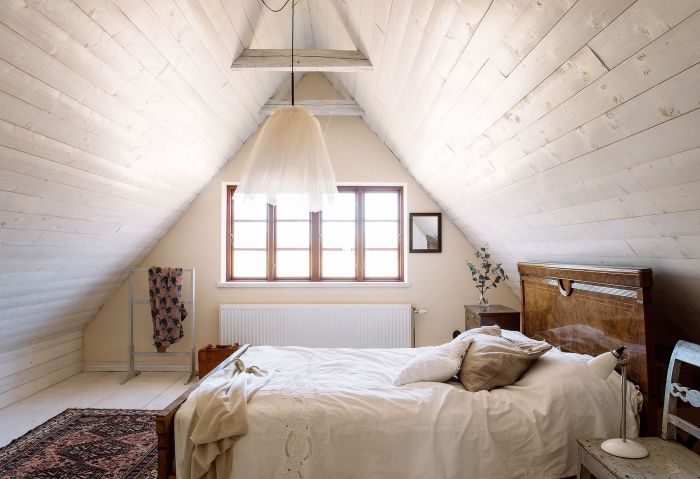 How to decorate an attic room